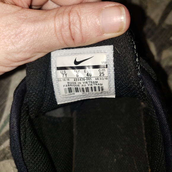 Nike airmax,  size 7Youth. They are black with a purple swoosh. - Picture 6 of 10